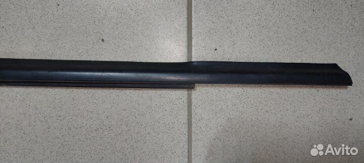Молдинг стекла задний левый Kia Sorento XM