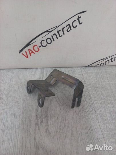 Кронштейн жгута проводов Volkswagen Touareg 1 рест