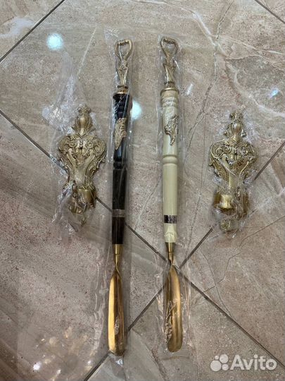 Рожок для обуви с крючком настенный