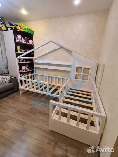 Двухъярусная кровать