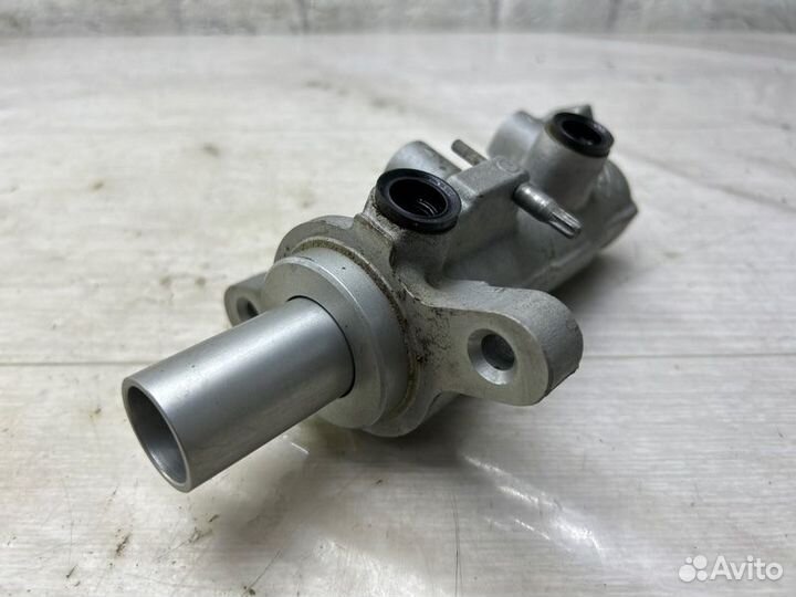 Главный тормозной цилиндр Ford Transit 8