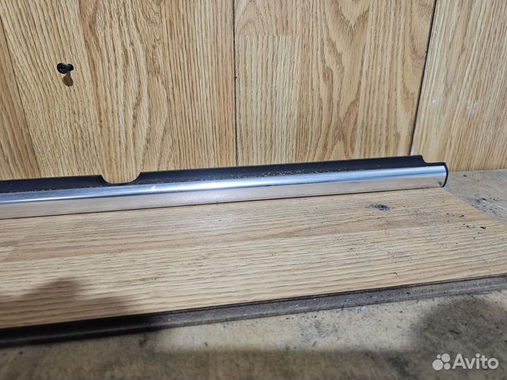 Молдинг стекла задний левый Volkswagen Tiguan