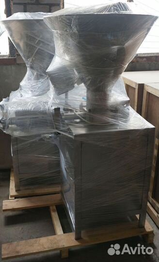 Шприц вакуумный колбасный, дозирующий шнековый