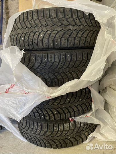Bridgestone Blizzak Spike-01 195/65 R15 91C