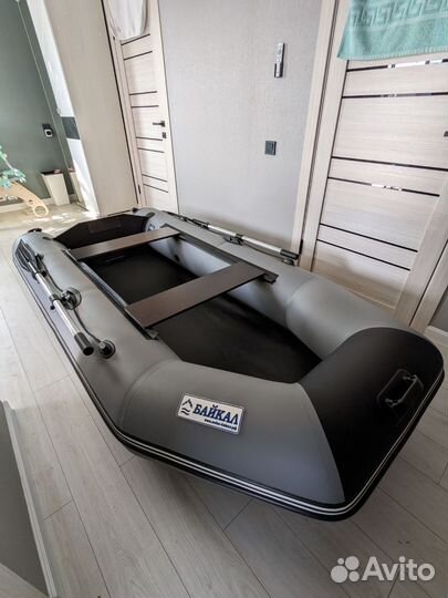 Лодка с мотором