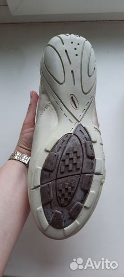 Кроссовки женские 40 размер новые