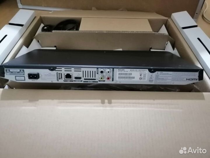 Продам 3d blu-ray-плеер philips BDP5500S/51