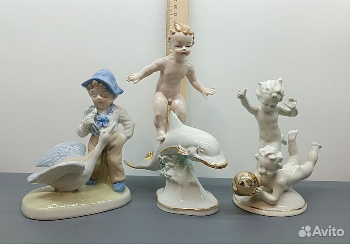 Статуэтка мальчик с гусем, Путти с мячом Германия