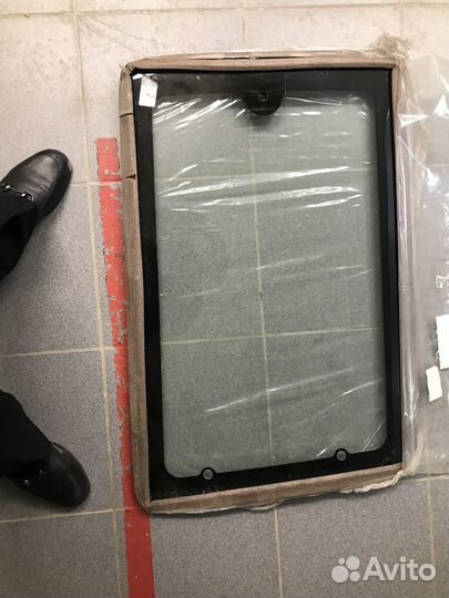 Стекло Toyota на правую сдвижную дверь