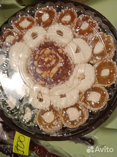 Орехи и сухофруктами