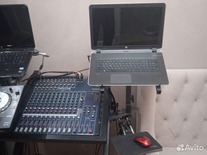 Стойка для аппаратуры ноутбуков контроллеров