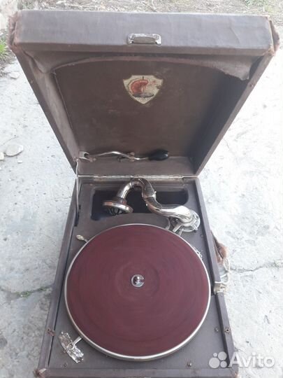 Патефон завода 