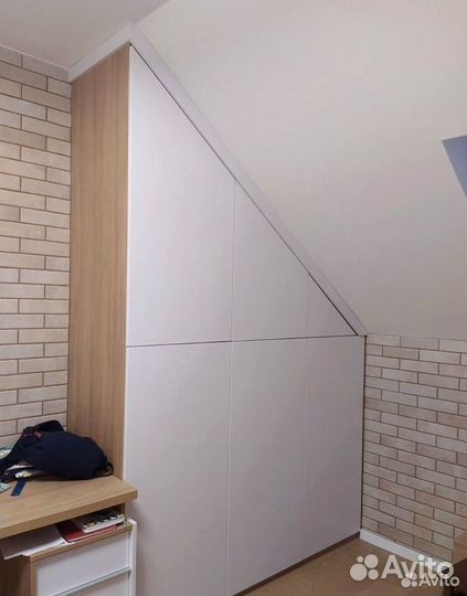 Шкаф распашной трехстворчатый на заказ