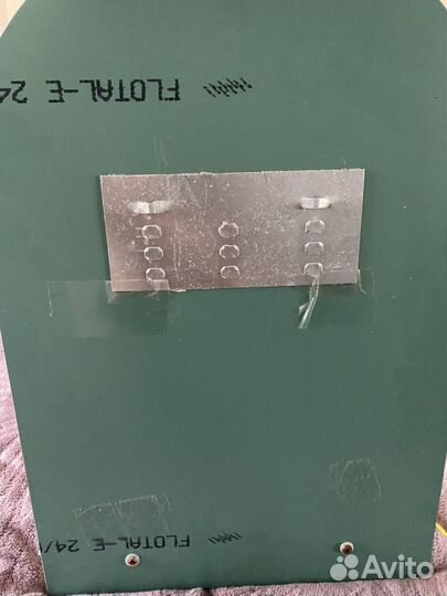 Зеркало в ванную с полочкой