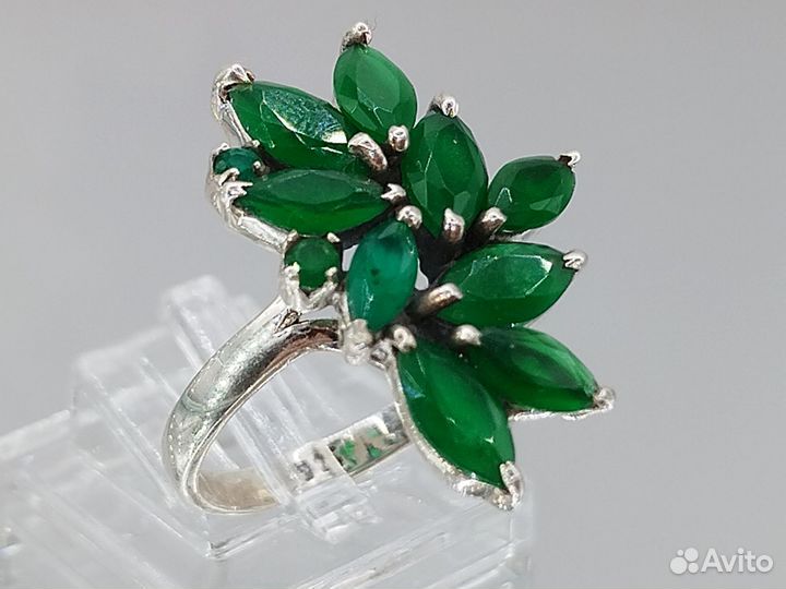 Кольцо с изумрудом