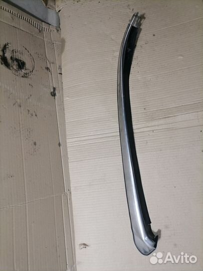 Молдинг задней двери Тойота краун GS131