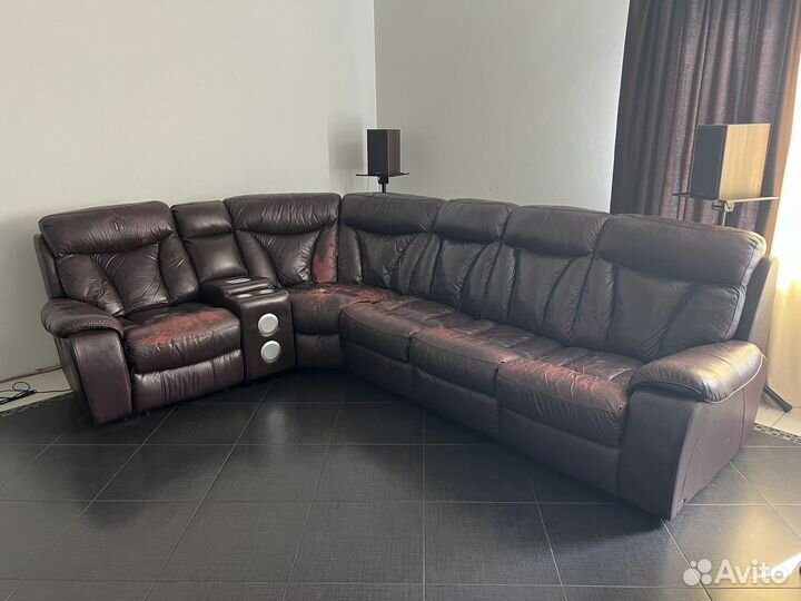 Кожаный диван