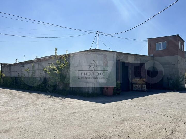 Под Производство, 690 м²