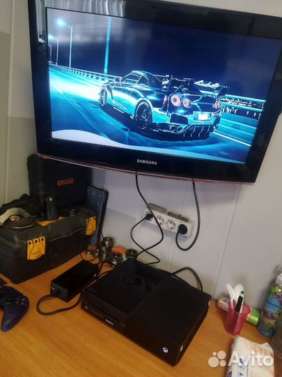 Xbox one 500gb. 2 геймпада. Подписка до 01.11.2023