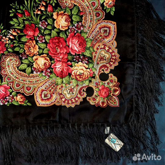 Русский платок с бахромой