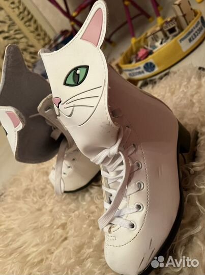 Коньки фигурные 30 размер с мехом