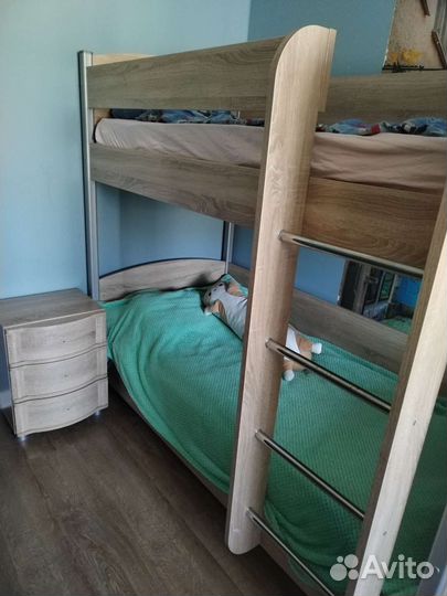 Двухъярусная кровать б/у