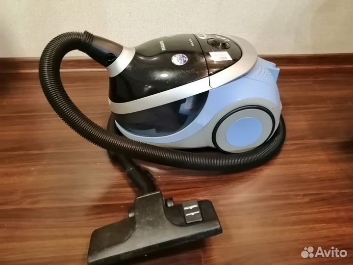 Продам пылесос Samsung с водяным фильтром