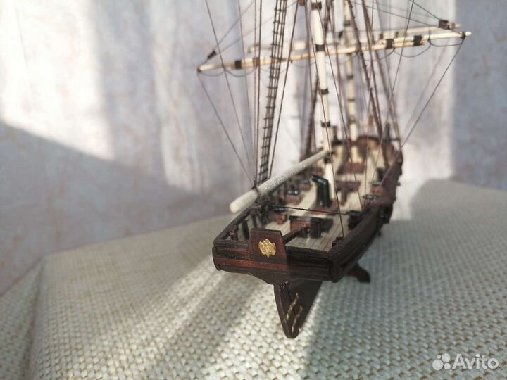 Модель парусного корабля