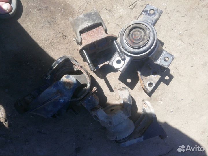 Подушка двигателя хендай сантафе 2 2.2