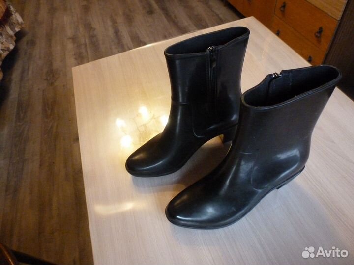 Резиновые сапоги женские