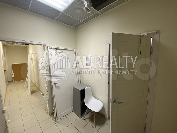 Офис 196.1 м² на высоком этаже