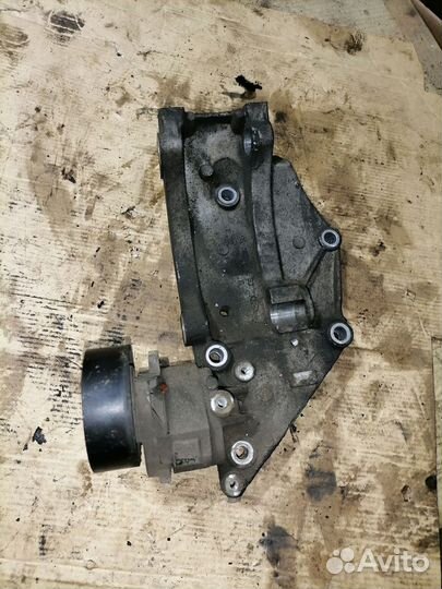 Кронштейн генератора Peugeot 407 DW10bted4