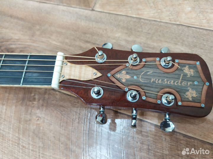 Гитара шестиструнноя