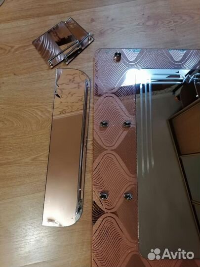 Зеркало с полкой