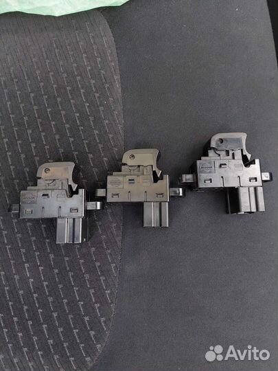 Кнопки стеклоподъемников Nissan X-Trail T31