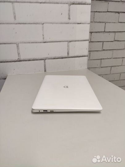 Top Laptop Компактный белый ноутбук Irbis