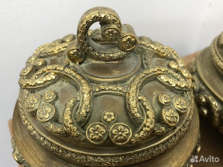 Резная деревянная шкатулка