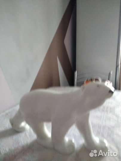 Статуэтка фарфоровый белый медведь