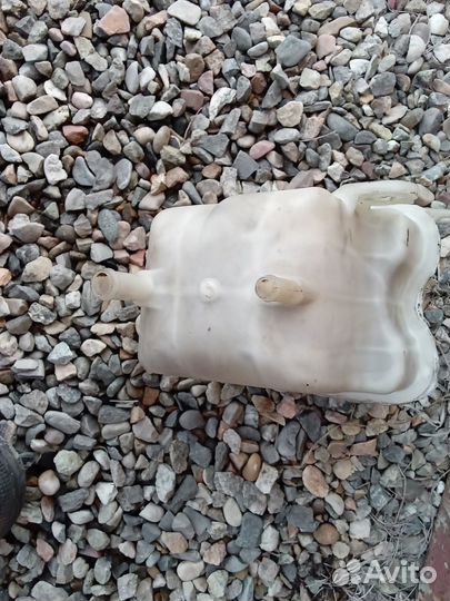 Расширительный бачок Mitsubishi Delica