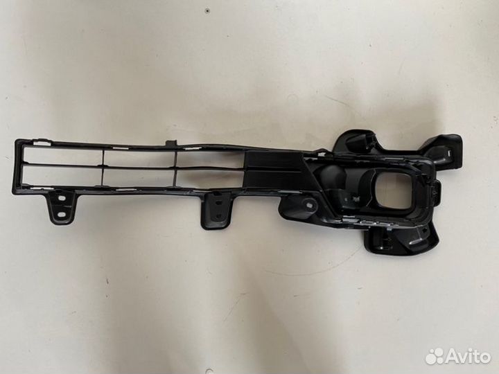Решетка в бампер передняя левая Toyota Land