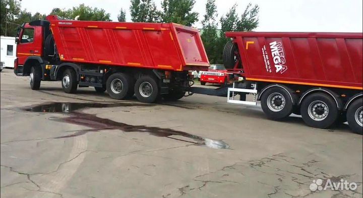 Водитель самосвала с прицепом