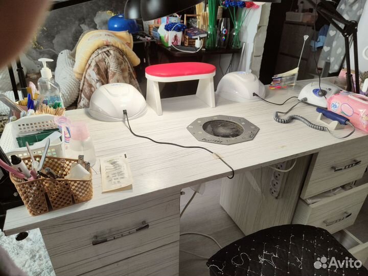 Маникюрный стол с вытяжкой бу