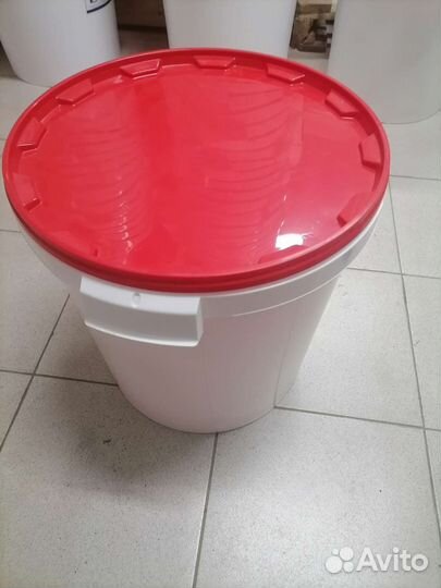 Ведро пластиковое с крышкой 30 литров