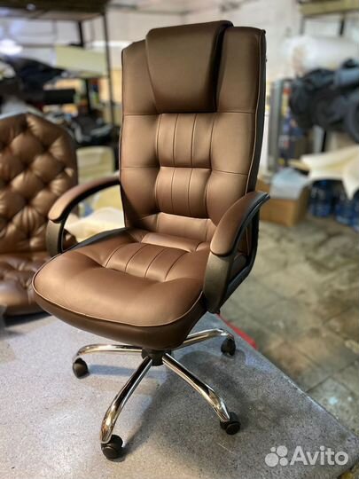 Офисное кресло