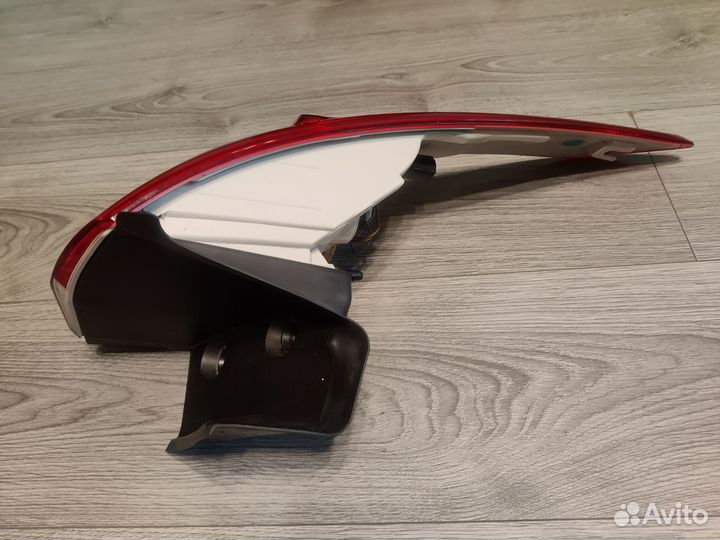 Фонарь наружный левый Kuga 2