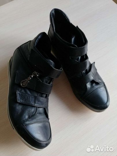 Ботинки на танкетке р.38