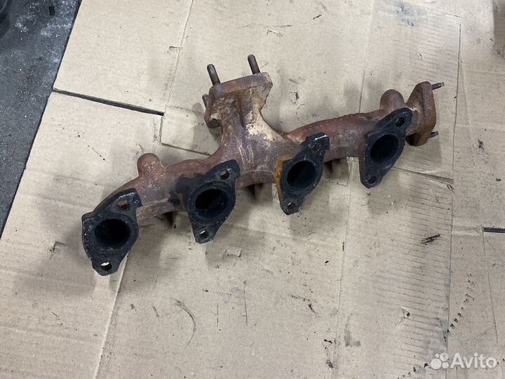Коллектор выпускной Пежо Боксер 2.2hdi 4HY