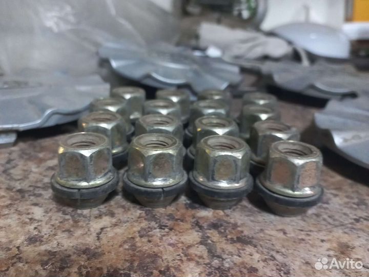 Колесные болты на Кия rio с колпоками