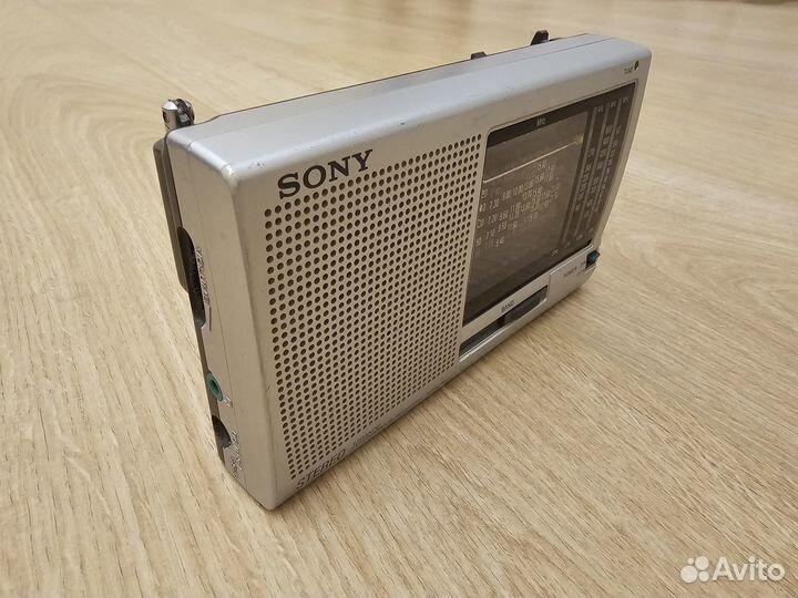 Радиоприемник б/у Sony ICF-SW11