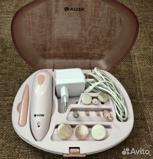 Маникюрный набор vitek VT-2204